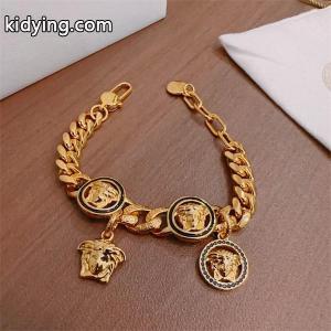 トレンドの最先端☆☆ヴェルサーチ ブランド コピーブレスレットコピーversace ブランド コピーアクセサリー限定アイテムkidying26zm0Xfe