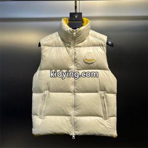 moncler コピーブランド 冬の息抜き ホワイト 光沢感豊富 インナーカラーアクセント モンクレール コピーブランド コピー ダウンベストkidying26mCeaKr