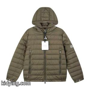 moncler コピー 軽量保温カーキ 軽量デザイン ハードルーフ付き モンクレール コピー 偽物 ライトダウンジャケットkidying26vey0Pn