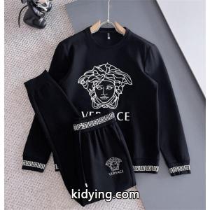 冬のコーデも上品なイメージにしてくれる ヴェルサーチ コピーversace コピー上下セットブランド コピー 激安(日本最大級)kidying26z8z49f