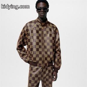 ダウンジャケット秋らしい装いにもぴったり LOUIS vuitton ブランド コピー ルイ ヴィトン ブランド コピー 寒い冬にぜひ取り入れたい__ブランド コピー 激安(日本最大級)kidying26Cq8b0D