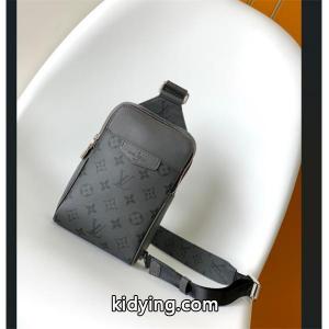 カジュアルスタイルに M30741 黑色M30833シルバー色OUTDOOR 　Taigaramaルイヴィトン スーパーコピーコピー通販LOUIS vuitton スーパーコピーボディバッグカジュアルメンズ斜め掛けバッグkidying26a0b4rC