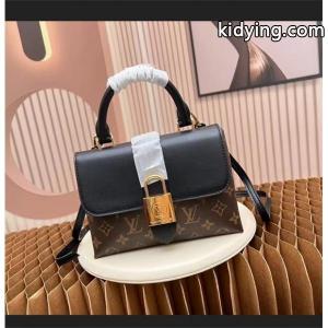 遊び心たっぷり秋冬コーデ秋冬におすすめ着こなし ルイ ヴィトン ブランド コピー LOUIS vuitton ブランド コピー 斜め掛けバッグ ブランド コピー 激安(日本最大級)kidying26SfOvyu