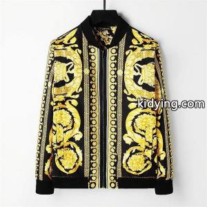 秋冬におしゃれな着こなし 冬のコーデも上品なイメージにしてくれる ヴェルサーチ コピーversace コピー ブルゾン コピー 激安(日本最大級)kidying268nySju