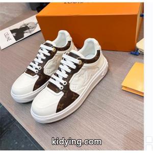 冬のお洒落を楽しむ ルイ ヴィトン ブランド コピースニーカーコピー LOUIS vuitton ブランド コピー 秋冬におしゃれな着こなし  コピー 激安(日本最大級)kidying26uiu09v