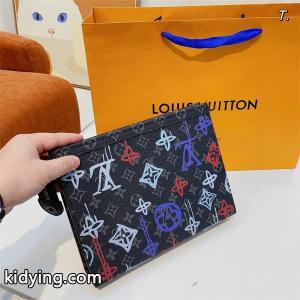 秋冬におしゃれな着こなし 冬の最旬コーデに仕上げる ルイ ヴィトン ブランド コピー LOUIS vuitton ブランド コピークラッチバッグ スーパーコピー激安(日本最大級)kidying26Caeiae