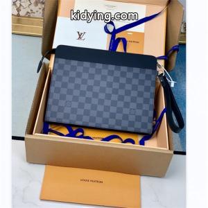 ルイ ヴィトン コピークラッチバッグコピー LOUIS vuitton コピー 今回の秋冬に欲しいスタイル冬ファッションと相性抜群_kidying26feKreC