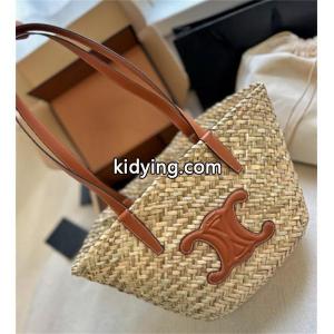 定番新品入荷 celine スーパーコピー セリーヌ スーパーコピーコピートートバッグ トリオンフ柄 圧倒的なデザイン 大容量で機能的な最強kidying26qumSne