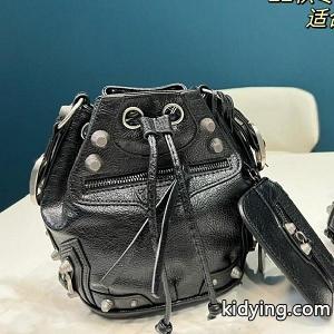 トレンドカラー秋冬セール balenciaga ブランド コピー おすすめする注目トレンド バレンシアガ ブランド コピー_リュック_スーパーコピーブランド激安通販 専門店kidying261ramqm