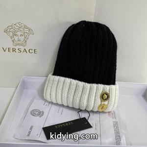 今の時季から活躍してくれる versace スーパーコピー ヴェルサーチ スーパーコピーコピー ニット帽秋冬コーデ パネルデザイン 男女兼用kidying260byamu