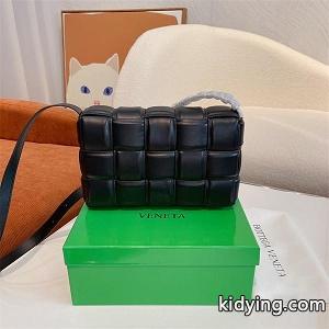爆発的ヒット♪新品BOTTEGA veneta コピーショルダーバッグボッテガ ヴェネタ コピー スーパーコピー 素敵な上品超希少！kidying26fSnCai