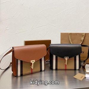 burberry ブランド コピー 今季秋冬トレンドスタイルご紹介 ショルダーバッグ コピー  バーバリー ブランド コピーkidying26rOTrqe