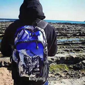 スタイリッシュでお洒落2026新入荷 supreme スーパーコピー × The North face スーパーコピー 偽物 バックパック 活かしてオシャレなコーデkidying26THvume
