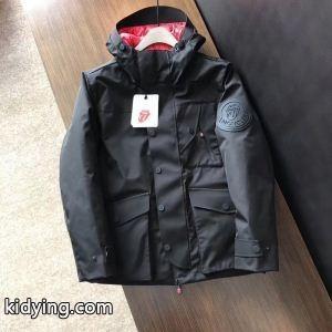 モンクレール スーパーコピー メンズ コピーmoncler スーパーコピー 品質保証 軽量 保温性高い定番スタイルダウンジャケットブラックホワイトkidying26LnqmKr