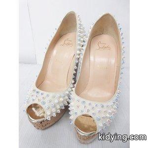 クリスチャンルブタン コピー Christian louboutin コピー パンプス オープントゥ スパイク スタッズ 厚底 ハイヒール コルク ホワイト オーロラ 白 レディース 通販kidying26KLbKny