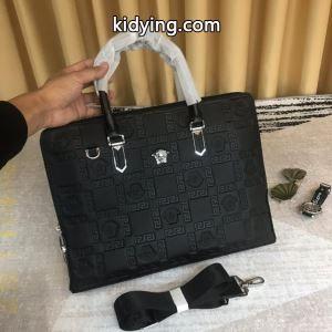 ハンドバッグ 今シーズンもトレンド感溢れたコーデ ヴェルサーチ コピー 冬ファッションと相性抜群 versace コピー 秋冬ファッションに合わせたい_ヴェルサーチ コピー versace コピー_ブランド コピー 激安(日本最大級)kidying26XfyCGz
