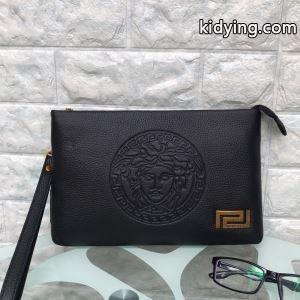 ふんわりまとって暖かお洒落 ヴェルサーチ コピー ほっこりと温かみのある雰囲気に versace コピー ポーチ 冬コーデが華やぐ本命_ヴェルサーチ コピー versace コピー_ブランド コピー 激安(日本最大級)kidying26HbiSrm