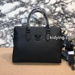 ビジネスバッグ 真冬でおしゃれに着こなす ヴェルサーチ コピー 冬のお出かけの相棒に versace コピー 秋冬トレンドを取り入れたコーデを楽しむ_ヴェルサーチ コピー versace コピー_ブランド コピー 激安(日本最大級)kidying26PzaGDu