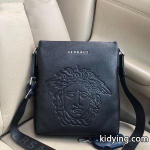 着こなしが簡単につくれるファッション ヴェルサーチ コピー ショルダーバッグ メンズ versace コピー スーパーコピー 最低価格kidying26ue4TXn