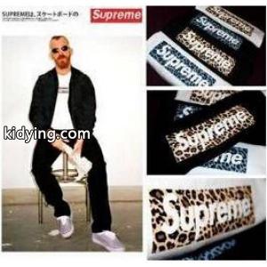 アメリカ芸能人JASON DILL愛用シュプリーム スーパーコピー 激安 Ｔシャツsupreme スーパーコピー 半袖クールネックＴシャツインナー2色可選kidying26HPjKTz