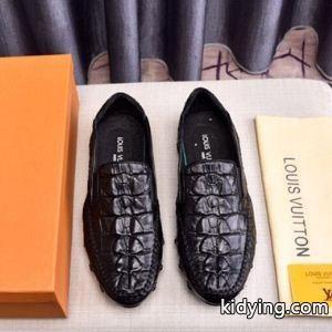 トレンドを追求した新作 2026年春夏シーズンに登場 LOUIS vuitton ブランド コピー ルイ ヴィトン ブランド コピー カジュアルシューズ 大人感漂う春夏新作_ルイ ヴィトン ブランド コピー LOUIS vuitton ブランド コピー_ブランド コピー 激安(日本最大級)kidying26HHriWD