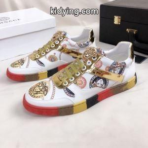 明るく爽やかな雰囲気に ヴェルサーチ スーパーコピー2色可選 versace スーパーコピー 普段着にも合わせやすい スニーカー_ヴェルサーチ スーパーコピー versace スーパーコピー_ブランド コピー 激安(日本最大級)kidying26CmKnGb