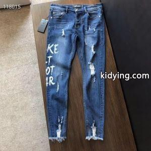 冬ムードを盛り上げる フィリッププレイン 動きやすく楽チンなスタイル PHILIPP PLEIN ジーンズ 防寒とおしゃれを両立させるコーデ_フィリッププレイン PHILIPP PLEIN_ブランド コピー 激安(日本最大級)kidying26nuy0ru