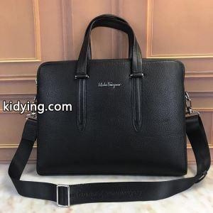 大人っぽく見せてくれるコレクション新品 フェラガモ ferragamo バッグ 人気 メンズ ビジネスバッグ コピー ブラック 最低価格kidying26SD4Hjm
