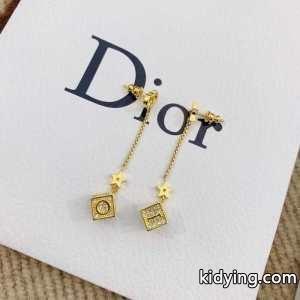 秋のコーデで使いやすい ディオール コピー 一気にトレンド感が出す dior コピー遊び心たっぷり秋冬コーデ 2色可選 着こなしの幅が広がる ピアス_ディオール コピー dior コピー_ブランド コピー 激安(日本最大級)kidying26v4zaOD