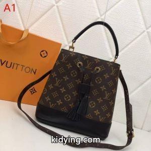 ヴィトン ショルダー バッグ コピーLOUIS vuitton コピー爆買い新作登場底鋲付ユニークな個性ショルダー女性３色可選kidying26HnyGzu