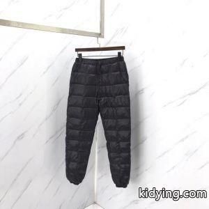 モンクレール コピー 激安最安値お買い得高級感しなやかなタッチ上品な光沢感ダウンパンツサイズ調節ブラック紳士パンツkidying26TnCuyq