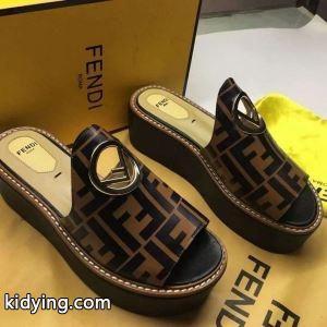 fendi ブランド コピー サンダル レディース カジュアル感満点のアイテム 新着 フェンディ ブランド コピー スーパーコピー 通勤通学 ブラウン 最低価格kidying264zaiCi