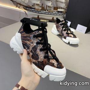 今年の秋冬のトレンドも意識 ランニングシューズ 秋めいたコーデに仕上げる ディオール コピー dior コピー 簡単に秋冬の季節感をアップ_ディオール コピー dior コピー_ブランド コピー 激安(日本最大級)kidying269nWXLr