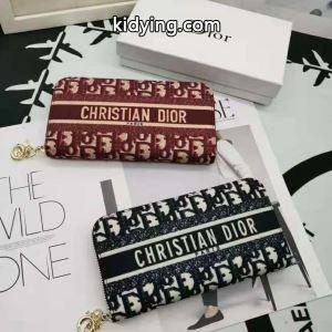 dior ブランド コピー 防寒とおしゃれを両立させるコーデ ディオール ブランド コピー 秋冬の色味が叶える華やかコーデ 2色可選 財布/ウォレット 寒い季節の王道アイテム_ディオール ブランド コピー dior ブランド コピー_ブランド コピー 激安(日本最大級)kidying26uui0jq