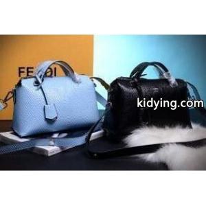 永遠の定番モデルのフェンディ コピー、fendi コピーの有名人の愛用品の黒と青のレディースハンドバッグ_フェンディ コピー fendi コピー_ブランド コピー 激安(日本最大級)kidying26ziKnCi
