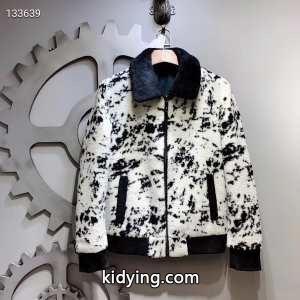 秋冬コーデに合わせやすい メンズ ダウンジャケット 着こなしの幅が広がる Off-white コピーブランド オフホワイト コピーブランド 秋冬ファッションをおしゃれに着こなし_Off-white コピーブランド オフホワイト コピーブランド_ブランド コピー 激安(日本最大級)kidying26v4nGbu
