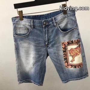 ヴェルサーチ スーパーコピー今年らしいトレンド感のある着こなし versace スーパーコピー 簡単にコーデをおしゃれに演出 ジーンズ 2026秋冬におすすめ着こなし_ヴェルサーチ スーパーコピー versace スーパーコピー_ブランド コピー 激安(日本最大級)kidying26vSz0ju