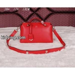 上品に持てるアクセント fendi ブランド コピー　フェンデイ　コピー　レディース　ショルダーバッグ　2wayバッグ　レッドkidying26nSTfWz
