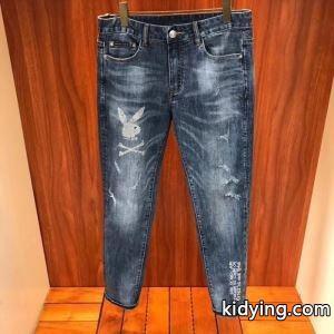 フィリッププレイン 秋冬の色味が叶える華やかコーデ PHILIPP PLEIN 寒い季節の王道アイテム ジーンズ 冬のマストアイテム_フィリッププレイン PHILIPP PLEIN_ブランド コピー 激安(日本最大級)kidying26biOjWb
