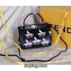 手提げにも肩掛けにもなれるフェンディ スーパーコピー、fendi スーパーコピーの限定セール大得価な黒いレディースハンドバッグ_フェンディ スーパーコピー fendi スーパーコピー_ブランド コピー 激安(日本最大級)kidying261ve8ru