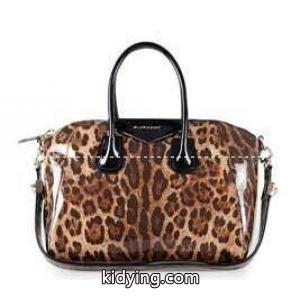 光沢感を放つジバンシー コピーブランド、 givenchy ...