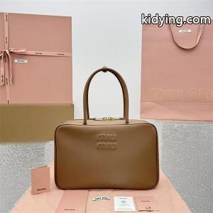 温もりキャメル 新作注目 シンプル上質 しっとりレザー ボックスバッグ miumiu コピーブランド ミュウミュウ コピーブランド コピーkidying26XX5PDm