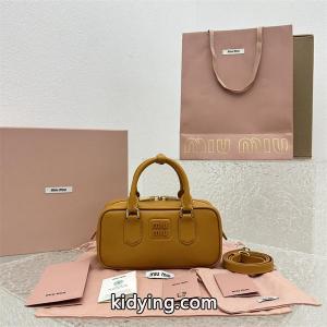 2026秋冬 ぬくもりマスタード 人気必須 ボストンバッグ miumiu スーパーコピー ミュウミュウ スーパーコピー スーパーコピーkidying26eGL91j