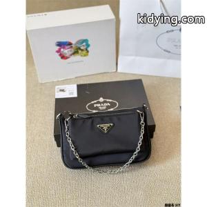 prada コピー プラダ コピー コピー 2026新作 モダン 洗練された ミニショルダーバッグ ブラック 限定kidying26Du8rGr