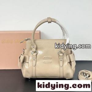 miumiu コピー ロゴ レザー ハンドバッグ ミュウミュウ コピー バッグ コピー ベージュkid268j4zeq