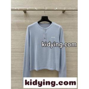 ロゴ入り ヘンリーネック カシミヤ トップス ミュウミュウ スーパーコピー Tシャツ コピー ライトブルーkid26OTL5Dy