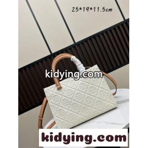 Tモノグラム トリーバーチ バッグ コピー エンボスレザー トートバッグ ホワイトkid269XLDmi
