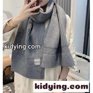 ミュウミュウ スーパーコピー スカーフ 偽物 ユニセックス ロゴパッチ付き リブニットマフラー グレーkid264DSPvu