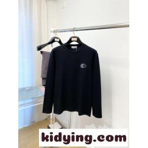 モンクレール コピー Tシャツ 偽物 シンプル 合わせやすい クルーネック 長袖Tシャツ ブラックkid269bK5ni
