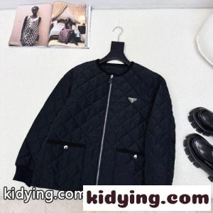 プラダ コピーブランド ジャケット 偽物 洗練された ノーカラー キルティングジャケット ブラックkid26rWXfme